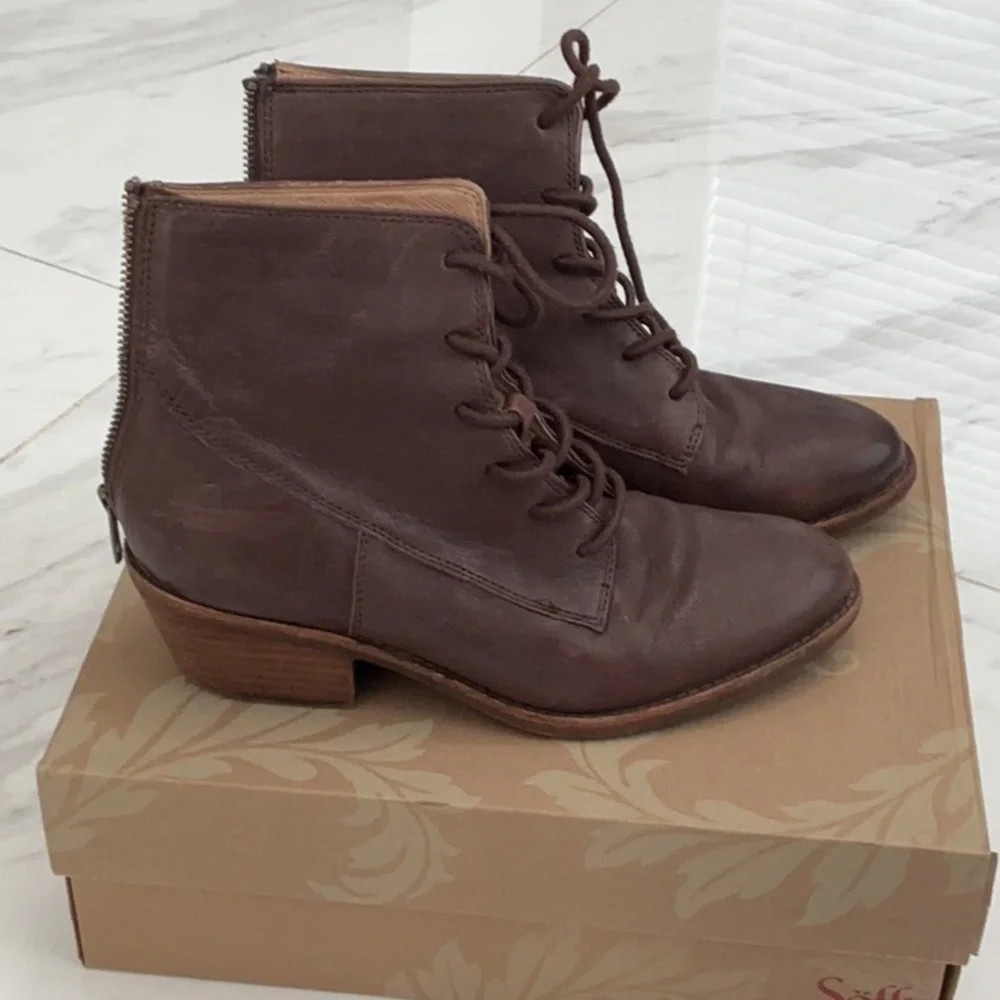 Sofft Annalise Brown Leather Lace Up Booties | Size 8 - Picture 2 of 6